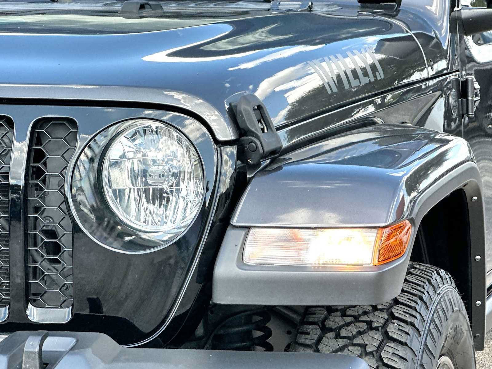 Used 2023 Jeep Gladiator Sport AWD/4WD image 16