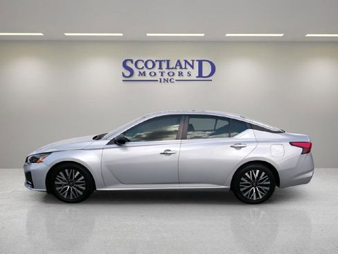 Used 2024 Nissan Altima 2.5 SV FWD image 1