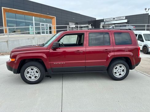 Used 2016 Jeep Patriot Sport w/ Power Value Group FWD image 2