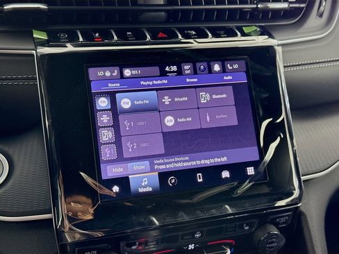 New 2025 Jeep Grand Cherokee L Laredo image 36