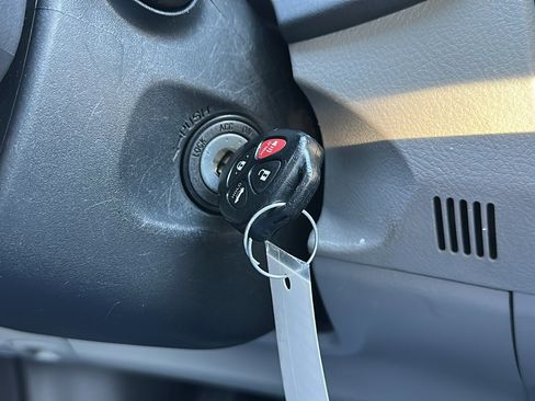 Used 2012 Toyota Corolla L image 17