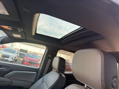 Used 2024 Chevrolet Colorado ZR2 w/ ZR2 Convenience Package III image 9