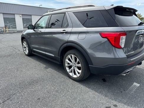 Used 2023 Ford Explorer Platinum w/ Premium Technology Package image 3