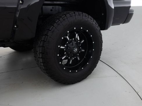 Used 2015 Ford F250 Platinum w/ FX4 Off-Road Package AWD/4WD image 22