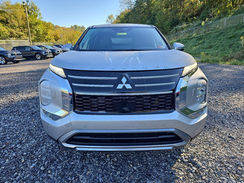 New 2025 Mitsubishi Outlander SE image 10