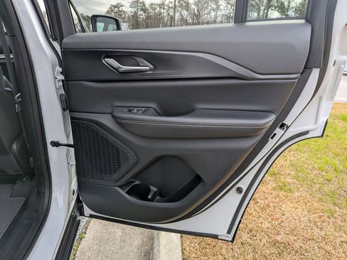 Used 2023 Jeep Grand Cherokee Altitude image 33