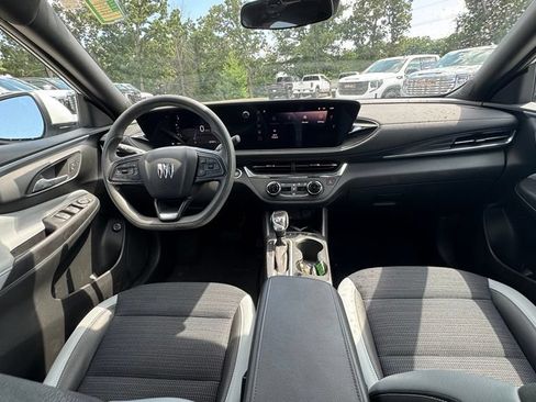Used 2024 Buick Envista Preferred w/ Convenience II Package FWD image 13