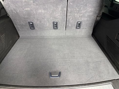 Used 2025 Chevrolet Suburban Premier image 33