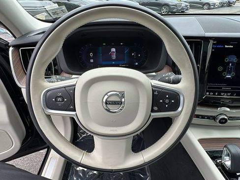 Used 2022 Volvo XC60 B5 Momentum w/ Climate Package image 27