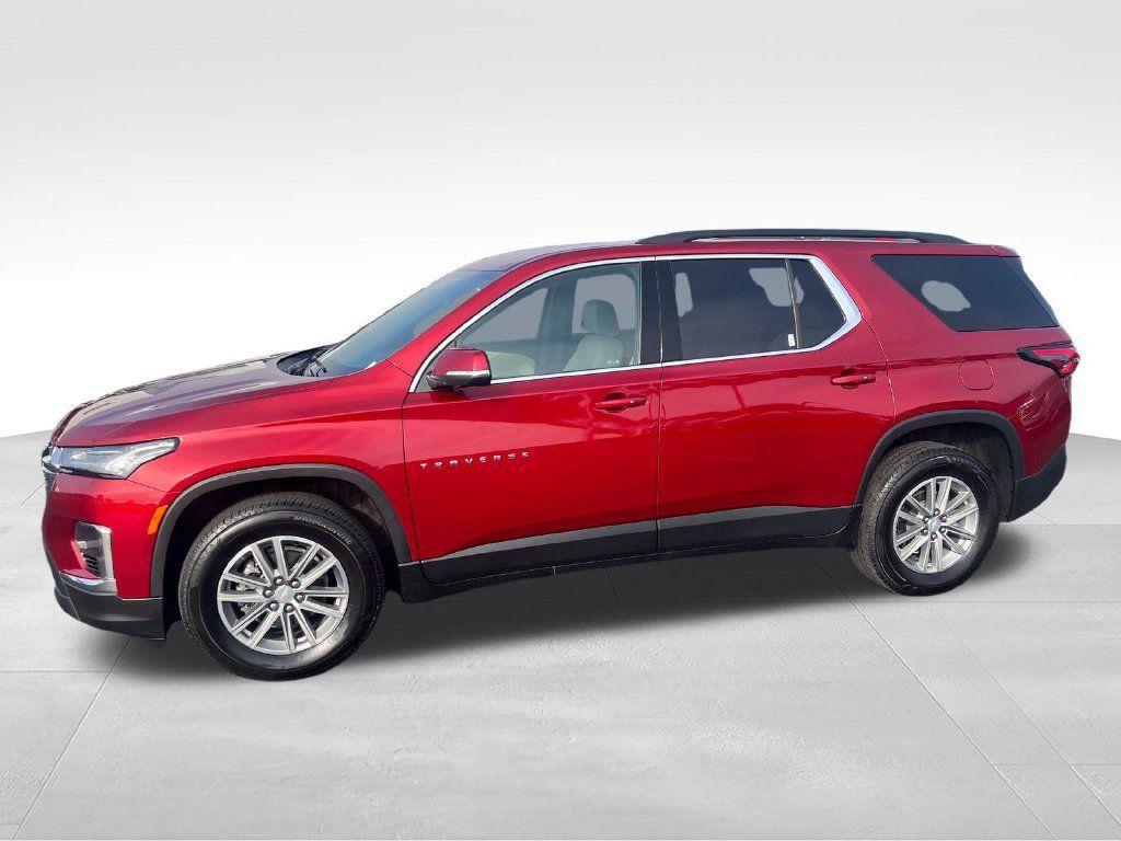 Used 2023 Chevrolet Traverse LT FWD image 2