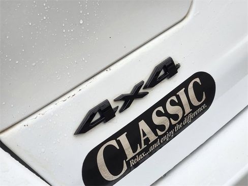 Used 2024 Jeep Grand Cherokee Altitude image 12