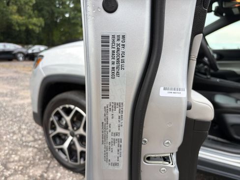 Used 2025 Jeep Compass Limited AWD/4WD image 25
