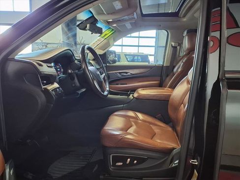Used 2019 Cadillac Escalade Luxury w/ Escalade Sport Edition image 22