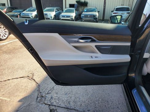 Used 2018 BMW 750i xDrive image 24