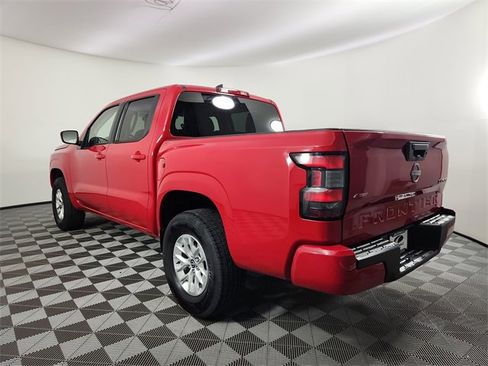 Used 2024 Nissan Frontier SV image 3
