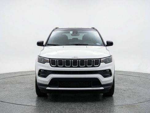 Used 2025 Jeep Compass Limited image 2
