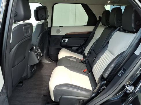 Certified 2025 Land Rover Discovery Dynamic SE AWD/4WD image 8