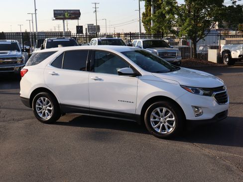 Used 2020 Chevrolet Equinox LT FWD image 2