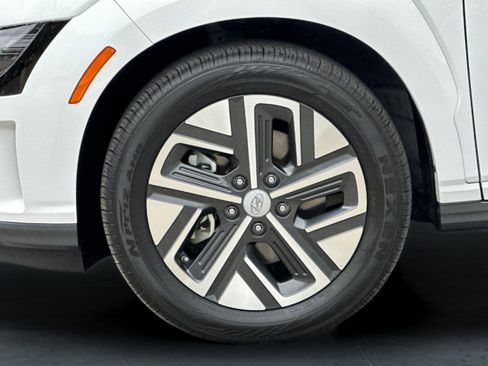 Used 2023 Hyundai Kona SE w/ Cargo Package image 24
