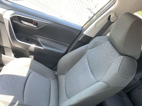 Used 2025 Toyota RAV4 XLE AWD/4WD image 29