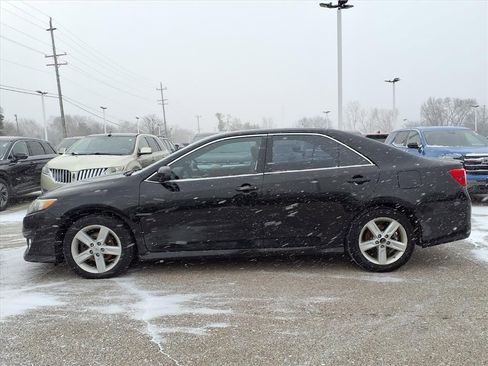 Used 2014 Toyota Camry L image 7