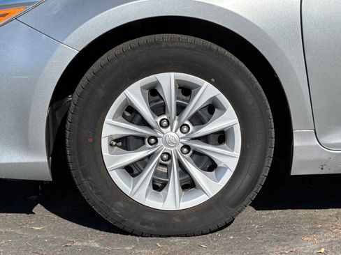 Used 2017 Toyota Camry XLE image 12