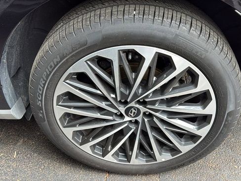 Used 2026 Hyundai Palisade Calligraphy FWD image 3