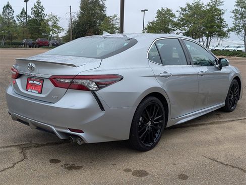 Used 2024 Toyota Camry XSE image 7