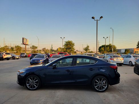 Used 2018 MAZDA MAZDA3 Touring FWD image 3