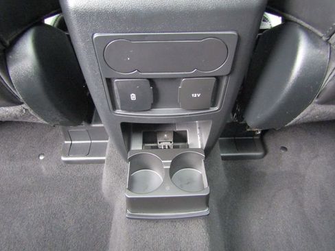 Used 2022 Ford Explorer XLT w/ Equipment Group 202A image 33