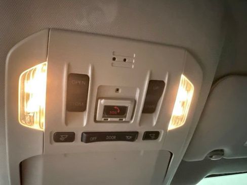 Used 2021 Toyota Highlander XLE FWD image 26