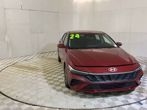 Used 2024 Hyundai Elantra SEL FWD image 5