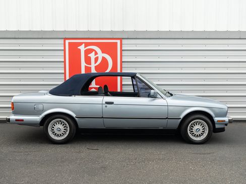 Used 1990 BMW 325i Convertible RWD image 31