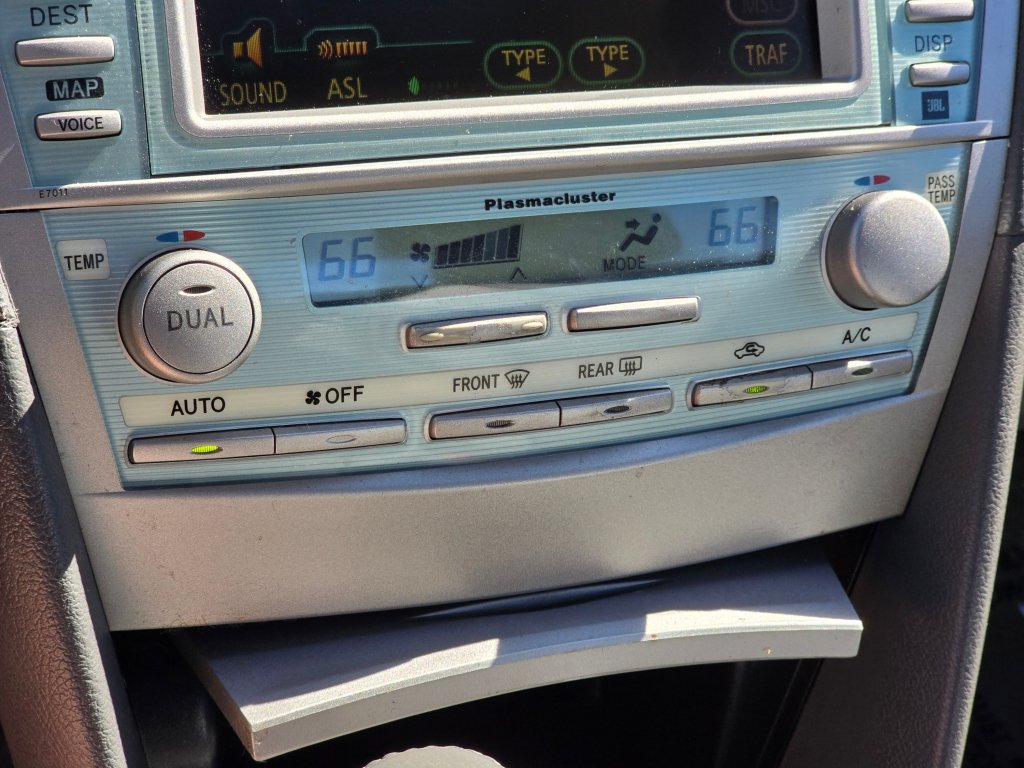 Used 2009 Toyota Camry Hybrid w/ Upgrade Pkg w/ Navigation FWD image 7
