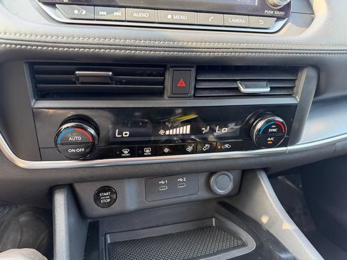 Used 2025 Nissan Rogue SV FWD image 22