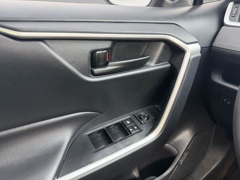 Used 2019 Toyota RAV4 LE image 17