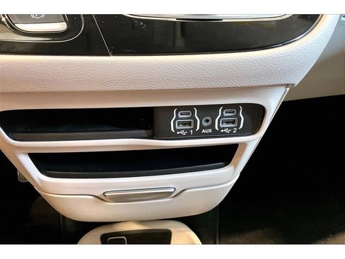 Used 2024 Chrysler Pacifica Touring-L FWD image 26
