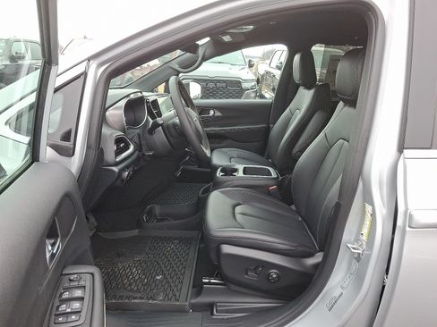 New 2026 Chrysler Voyager LX image 9