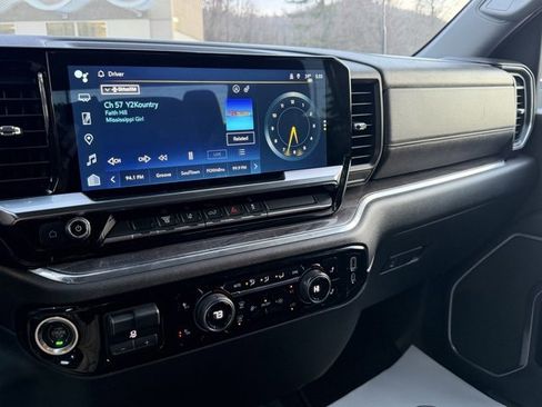 Used 2024 Chevrolet Silverado 2500 LTZ image 27