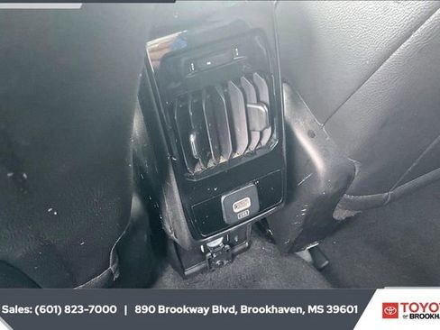 Used 2024 Jeep Compass Latitude image 23