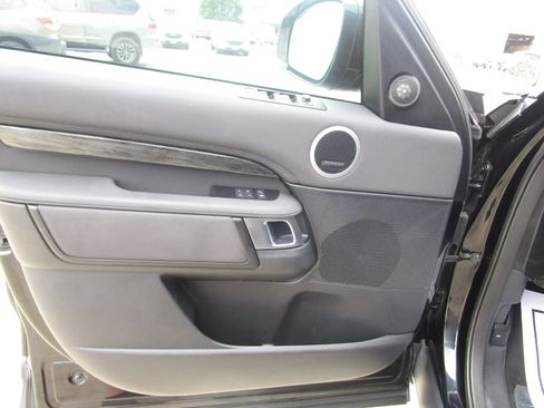 Used 2019 Land Rover Discovery HSE AWD/4WD image 18