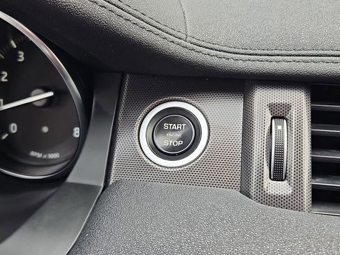 Used 2019 Land Rover Range Rover Evoque image 16