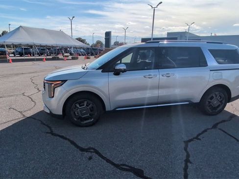 Used 2025 Kia Carnival SX image 5