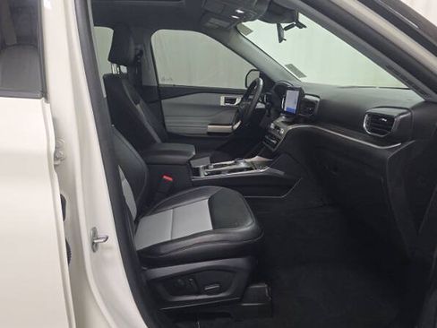 Used 2022 Ford Explorer XLT w/ XLT Sport Appearance Package AWD/4WD image 9