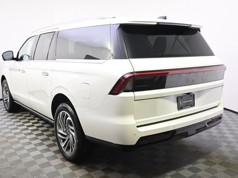 New 2025 Lincoln Navigator L Reserve image 3