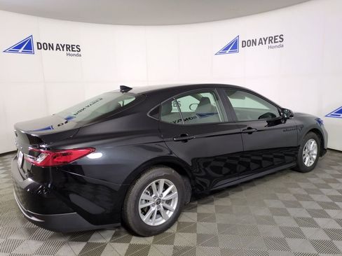Used 2025 Toyota Camry LE w/ Convenience Package image 8