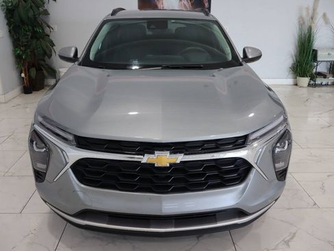 Used 2024 Chevrolet Trax LT FWD image 8