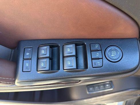 Used 2020 Chevrolet Suburban Premier image 15