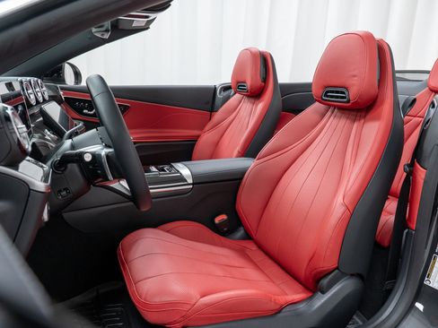 Used 2025 Mercedes-Benz CLE 300 4MATIC Cabriolet image 13