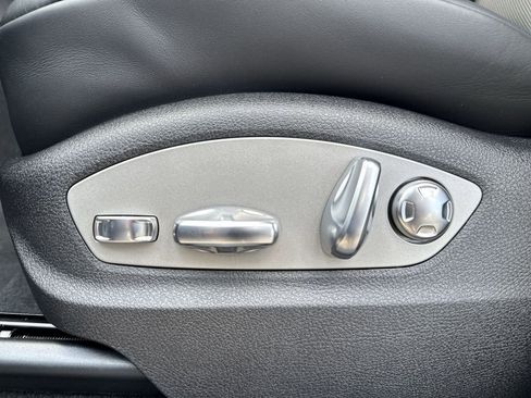 Certified 2026 Porsche Macan image 8